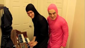 2 GIRLS 1 ORGAN