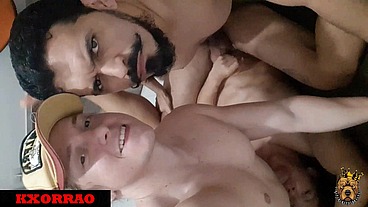 QUANDO O PUTO NERD QUIS ESTRAVAZAR COM TANTOS MACHOS! parte 3