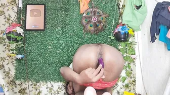 Solo twink strokes his big cock in homemade handjob session