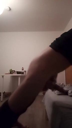 Standing game recorded by the request of the lovely lady