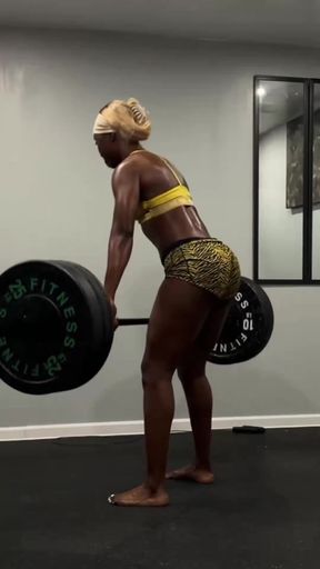 Curvy workout queen Annina shows off her big bubble butt in a wrestling match