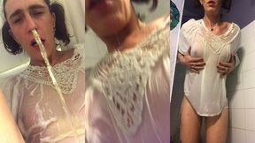 jeu uro dans la baignoire mon teeshirt est trempe ma bouche est pleine !