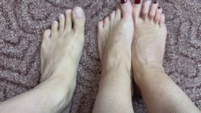 LORY compares her legs to Bob's legs