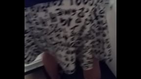 El amigo de mi esposo me grava en la cocina