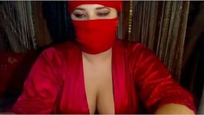 Mind-blowing webcam solo with a curvy milf masturbating