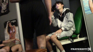 без седла, групповой секс, групповуха, мускулы – Американские парни, большой член трахают в задницу