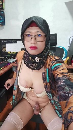 Big Boobs Hijab TS Masturbates Till She Cums