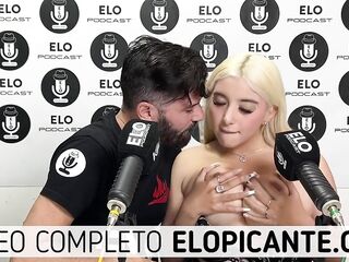 LORE SOFIA MUESTRA SUS TETAS GRANDES NATURALES CON ELO PODCAST