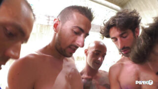 Bộ ngực đồ sộ của Malena Nazionale rung lắc dữ dội trong màn quan hệ tình dục tập thể qua đường hậu môn