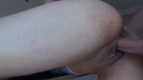 subo la piernita en la mesa y dejo que me la den toda