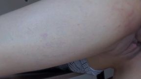 subo la piernita en la mesa y dejo que me la den toda