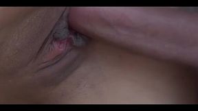 subo la piernita en la mesa y dejo que me la den toda