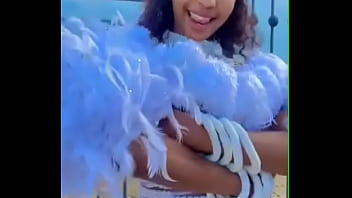 Novinha Peituda