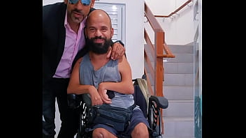 UMA FODA ESPECIAL COM O CADEIRANTE FOGOSO . LEITEI E MIJEI NO PUTO