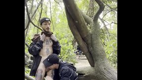 FUDENDO NO MATO NA FRENTE DE VARIOS CARAS