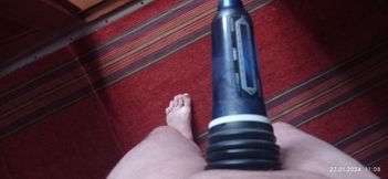 Super huge pump dick. Super nice sex toy. Huge huge dick. Girls and women love huge dicks. I am training.