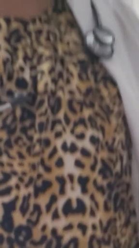 Dr Lund Khade Smoking and Cuming in Clenic