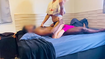 MEU VIZINHO CASADO ADORA FUDER MEU CUZINHO ROSINHA DEPOIS QUE A ESPOSA DELE SAI PRA TRABALHAR