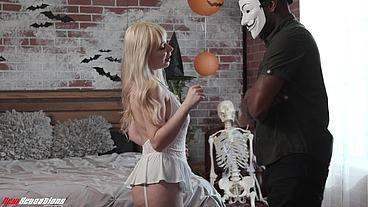 Cheating MILF Jessica Starling's Halloween Party Cums Early