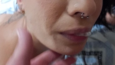 Kel Aguiar dá uma banho de anal no anão