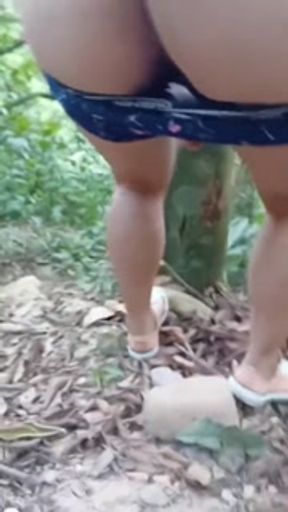 QUICK ASS FUCK IN THE FOREST 🔥 Internal Cumshot 👌💦