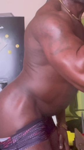 Quick Hot Flex &amp; Butt Pose