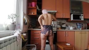Sexy amateur wife prepares breakfast naked in the kitchen