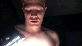 il filme son pote en train de lui sucer sa grosse bite