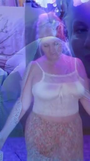 Lose Yourself in Stepmom's Kiss