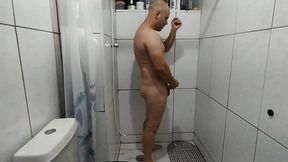 fui espiar o jack no banho e peguei no flagra batendo uma nao aguentei e ele teve que me foder
