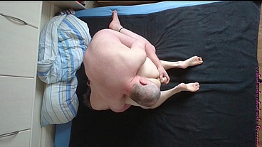 Geile Oma mit Dildo ficken und Kuscheln
