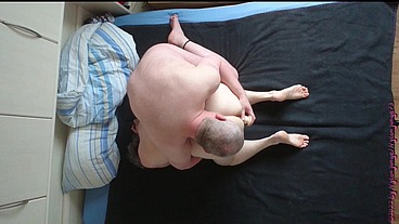 Geile Oma mit Dildo ficken und Kuscheln