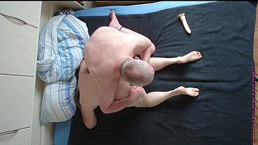 Geile Oma mit Dildo ficken und Kuscheln