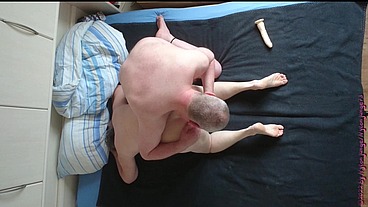 Geile Oma mit Dildo ficken und Kuscheln