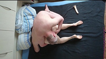 Geile Oma mit Dildo ficken und Kuscheln