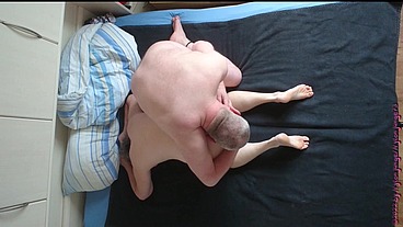 Geile Oma mit Dildo ficken und Kuscheln