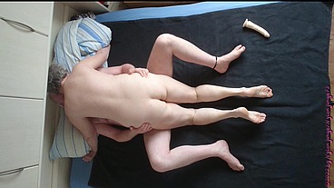Geile Oma mit Dildo ficken und Kuscheln