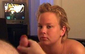 Sexiga Sara suger pa Sverige