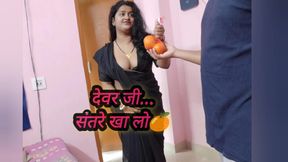 Desi Village Bhabhi came to my room with fresh Oranges and I fucked her pussy in return