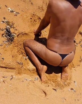 Ladysilva Crossdresser I Like to Show off in Panties on the Beach for Men to Get Very Horny in My Hot Ass