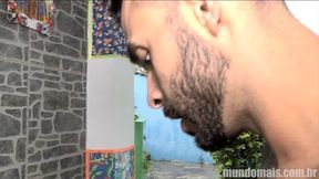 primos se encontram na casa da avo e fodem na piscina