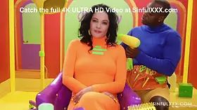 She Comes in Colors 1