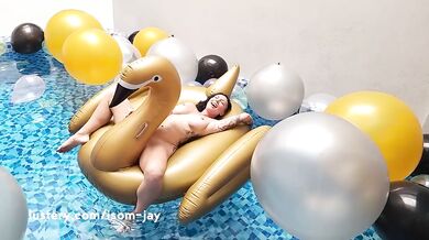 Amateur Looners Fucking With Balloons By The Pool - Lustery