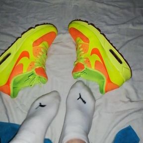 ToyFuck in my smelly white sneaker-socks, I am a German Slut