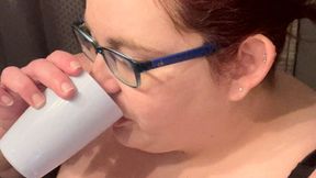 CeliaBBW Loud Gulping - MP4