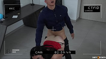 I SEDUCE THE HEAD OF SECURITY TO LET ME GO