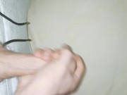 19 Jähriger wichst im Bett und spritzt auf das Laken