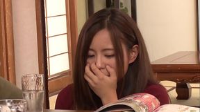 こたつの中の無防備な下半身に我慢できずイタズラ！大人しそうな美●女は周りに悟られないように声を押し殺し悶えはじめ&hellip_【パート2】