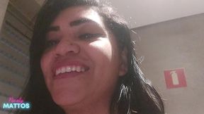 seguranca do condominio me reconheceu botou eu pra mamar sua rola preta grande e gozou na minha buceta no banheiro