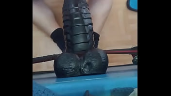 Kleiner Analfick am Morgen mit XXL Dildo